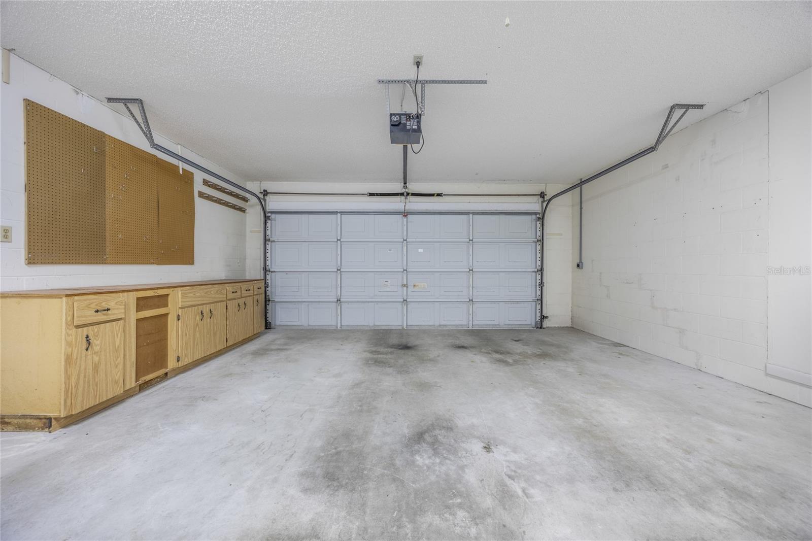 CIRCLE SQUARE WOODS - Residential