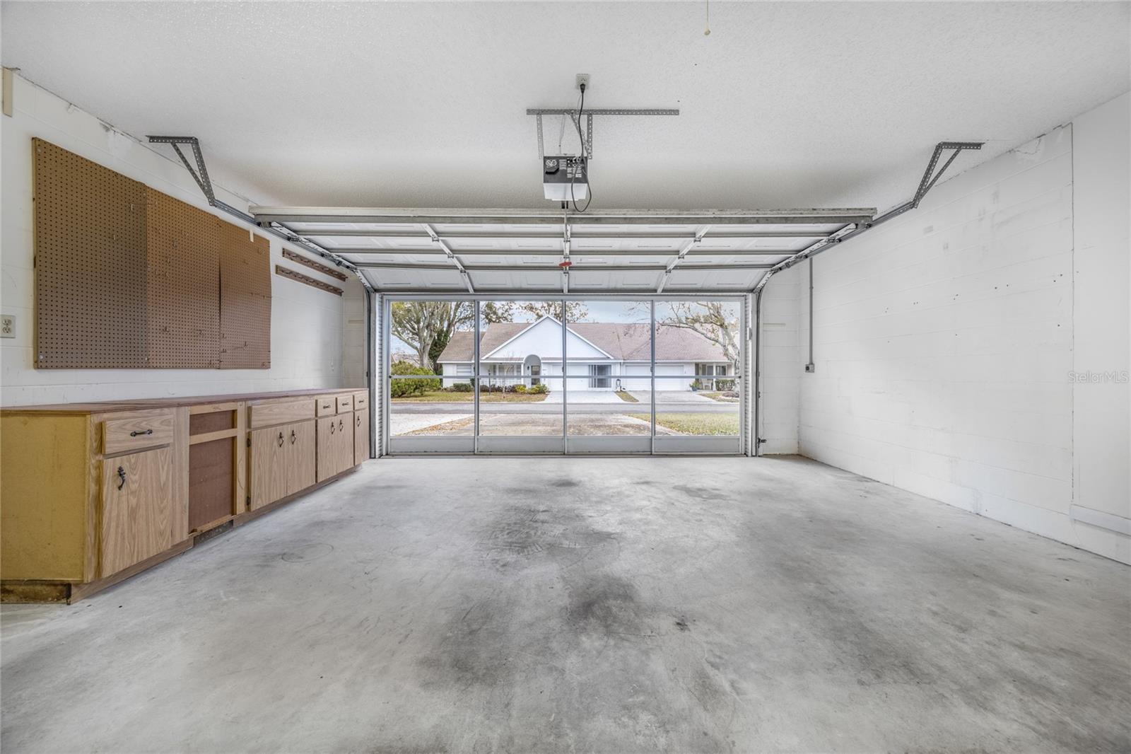 CIRCLE SQUARE WOODS - Residential