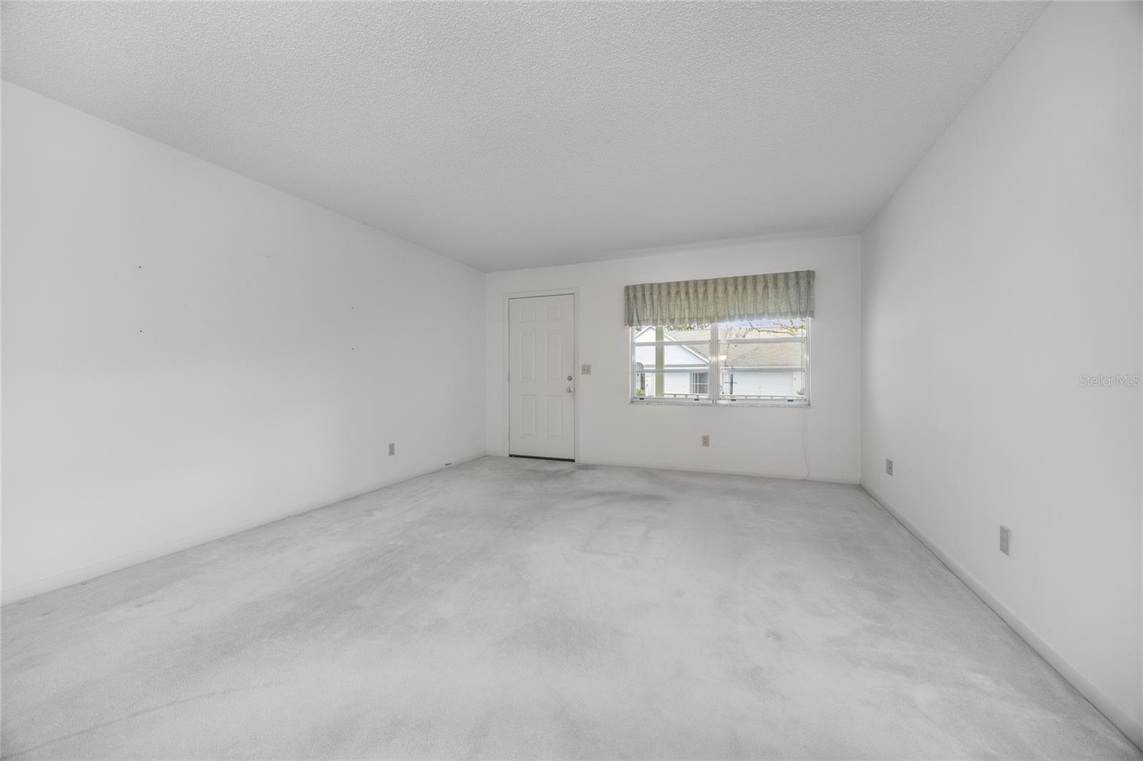 CIRCLE SQUARE WOODS - Residential