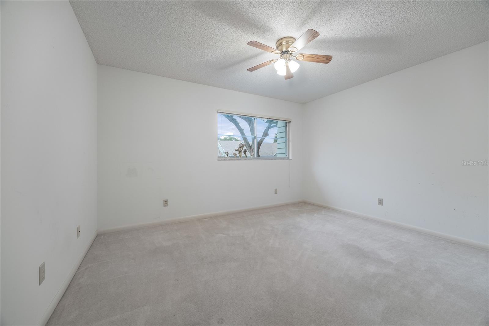 CIRCLE SQUARE WOODS - Residential