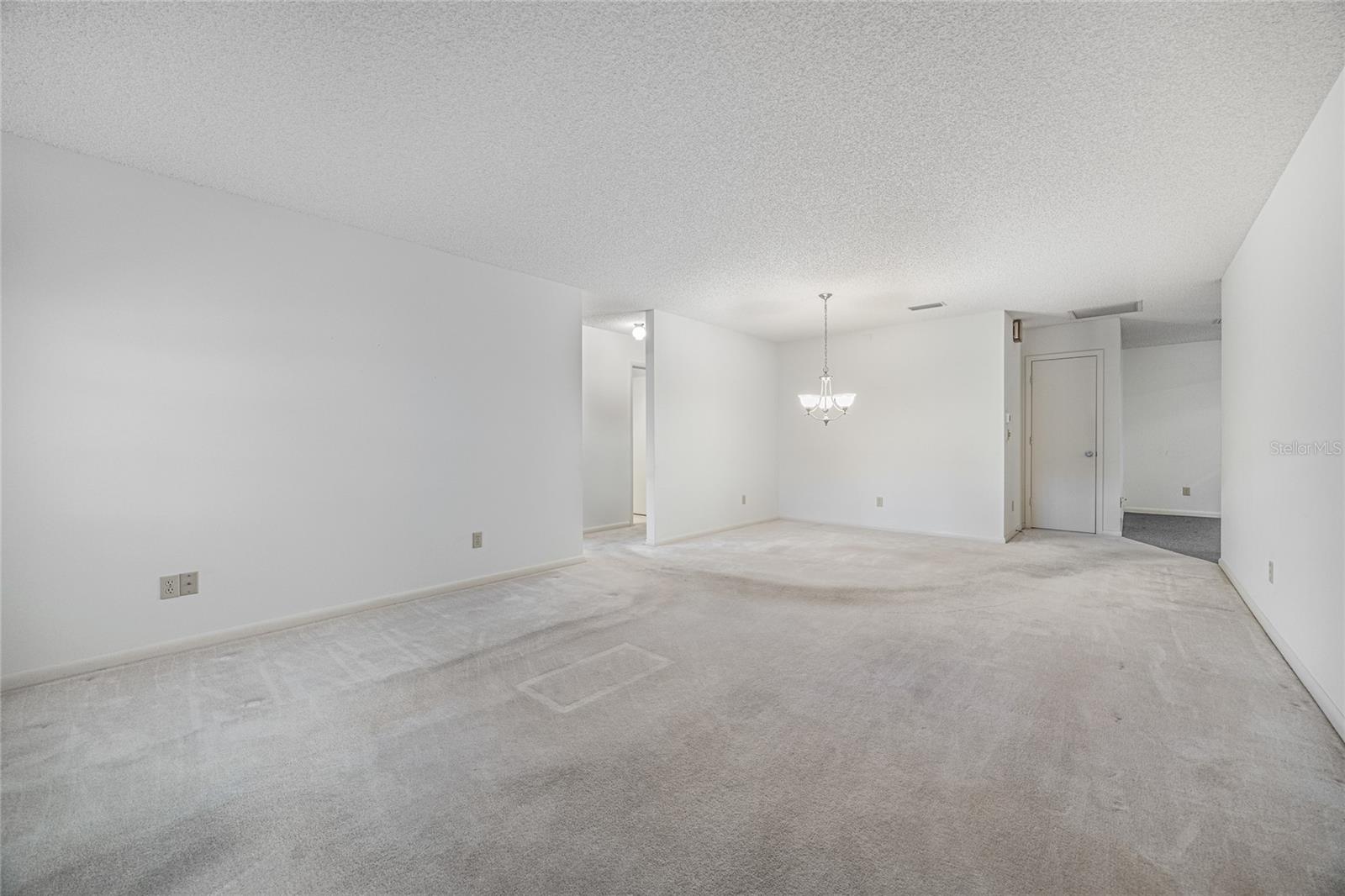 CIRCLE SQUARE WOODS - Residential