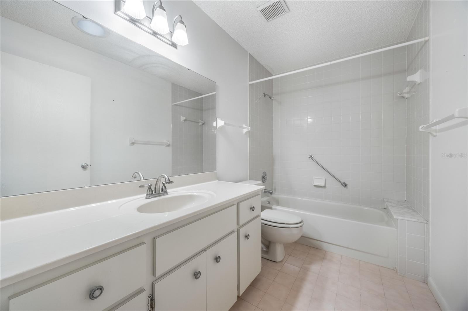 CIRCLE SQUARE WOODS - Residential