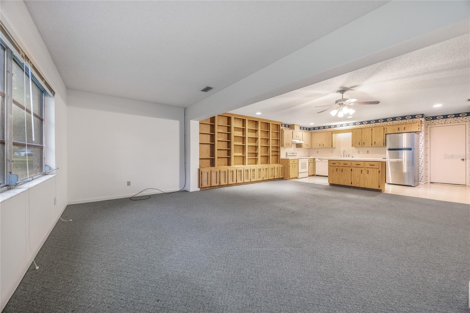 CIRCLE SQUARE WOODS - Residential