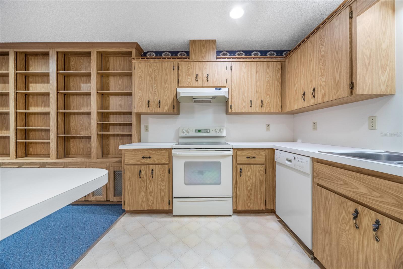 CIRCLE SQUARE WOODS - Residential