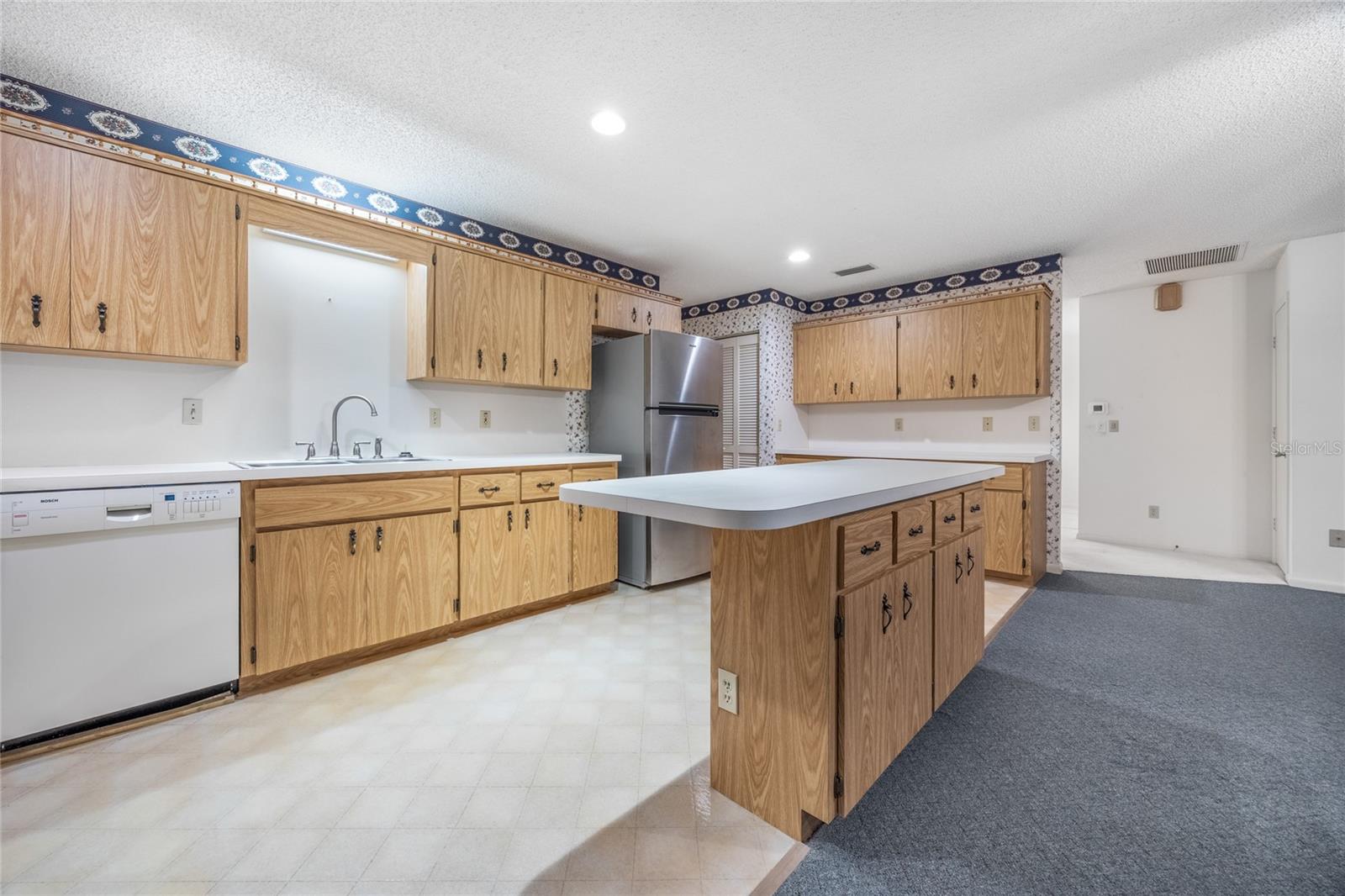 CIRCLE SQUARE WOODS - Residential