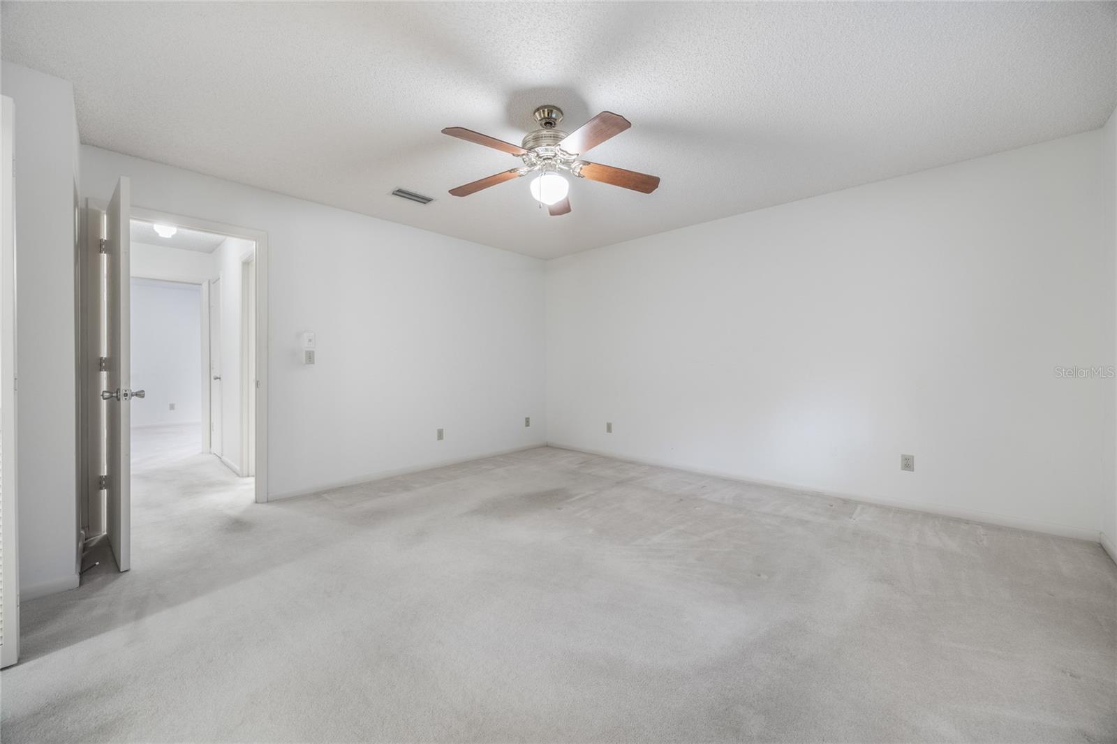 CIRCLE SQUARE WOODS - Residential