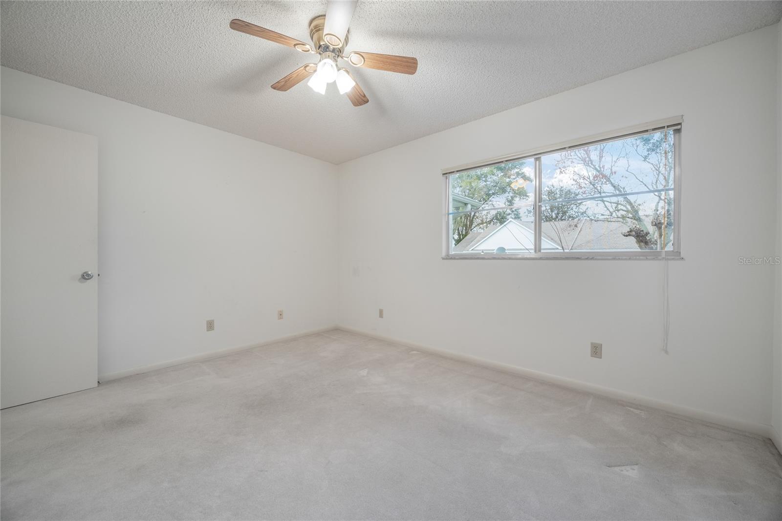 CIRCLE SQUARE WOODS - Residential