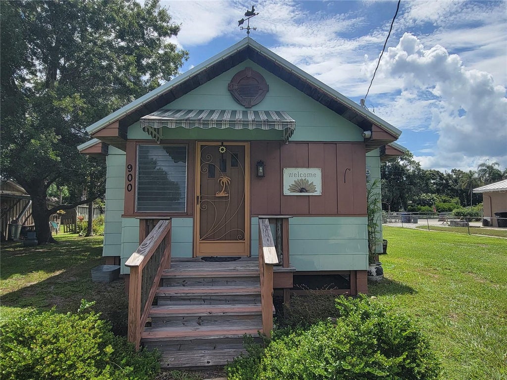Photo of 900 Bokhara Place, Sarasota, FL 34232 (MLS # A4705089)
