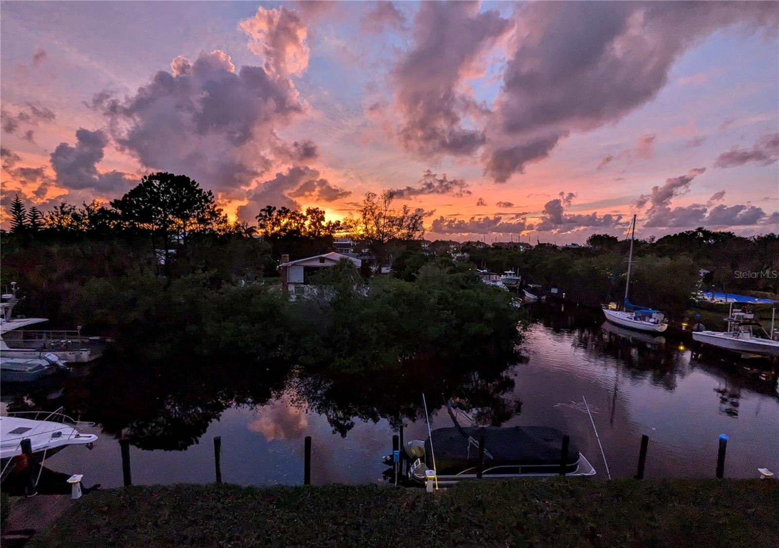 SMUGGLERS LANDING PH II - Residential