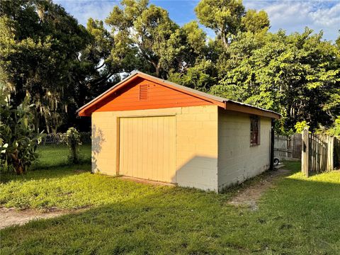 A home in DELAND