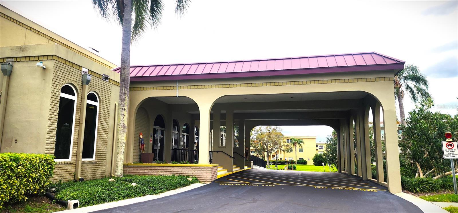 ON TOP OF THE WORLD - Residential