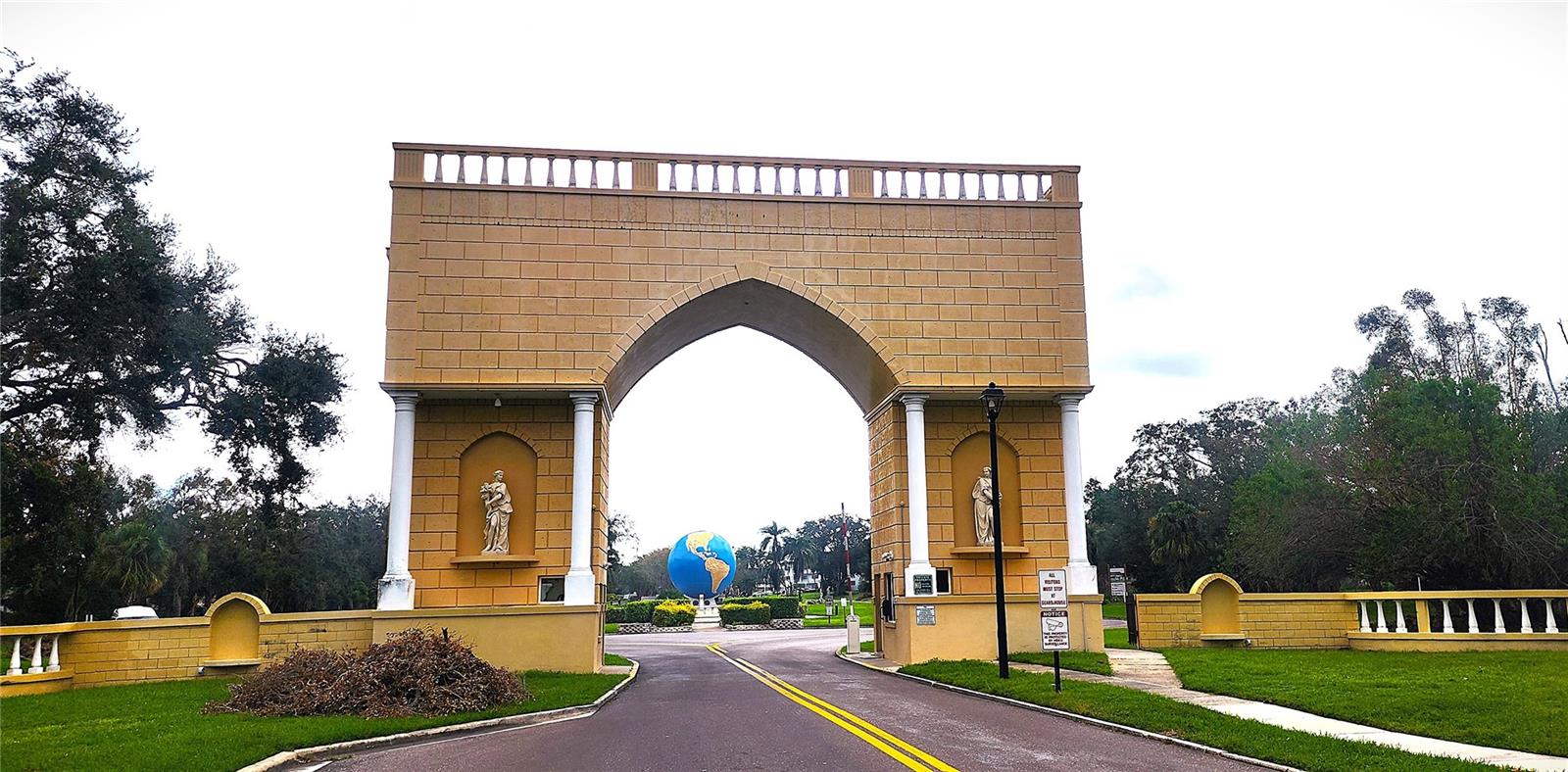 ON TOP OF THE WORLD - Residential