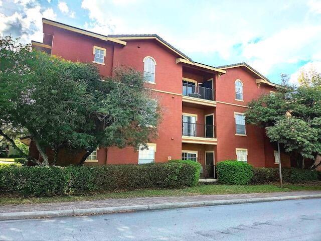 Priced to Sell. $199,500 — close fast, earn faster. Beautifully maintained and ready for immediate use or investment.
Move in ready 2BR/2BA condo in upscale Lake Mary area. Not a fixer. Updated. Furnished.
Comes fully furnished: 2 king beds, wraparound sofa, 2 wall-mounted 65” LG 4K TVs, plus all major appliances w/ in-unit laundry.
Resort-style amenities: clubhouse, pool, jacuzzi, 2-story gym, playground & scenic trails.
Prime Location: Minutes to I-4, SunRail, top-rated schools, shopping, dining & Airport.
NOT in a flood zone. Low maintenance costs.
Quality property to add to portfolio—High rental demand and income potential.
Serious inquiries only