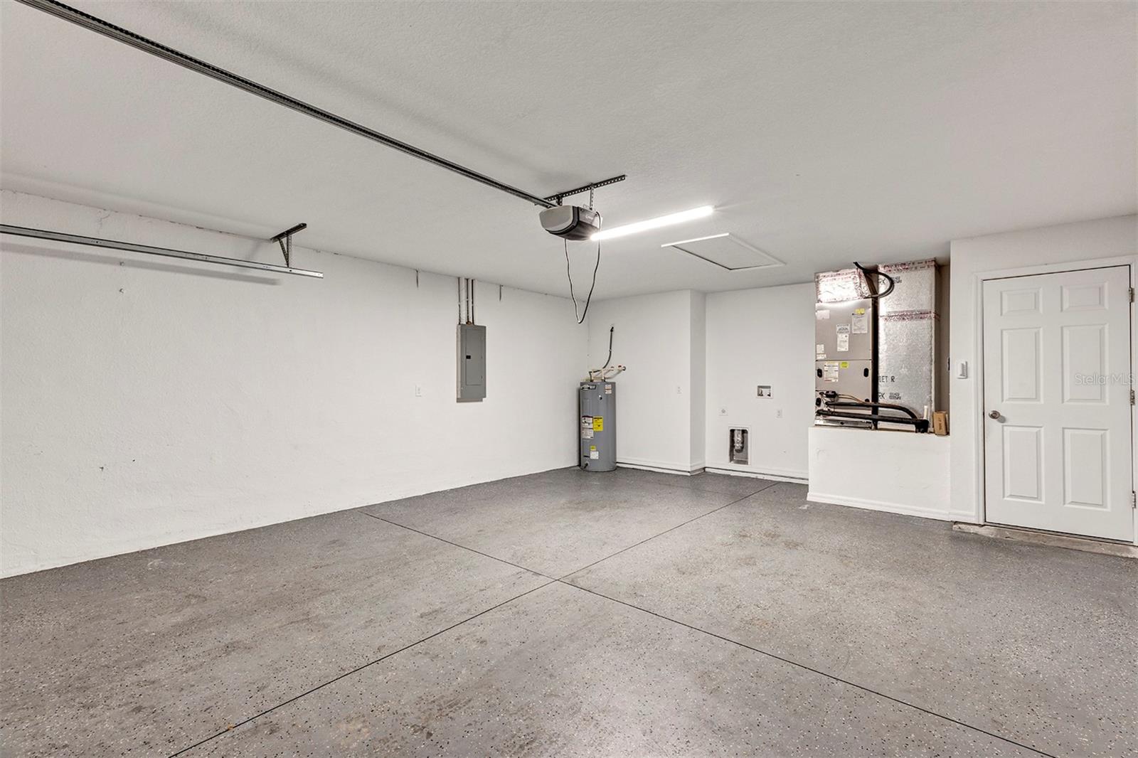 BELLEVIEWS SUNNY SKIES SUB - Residential