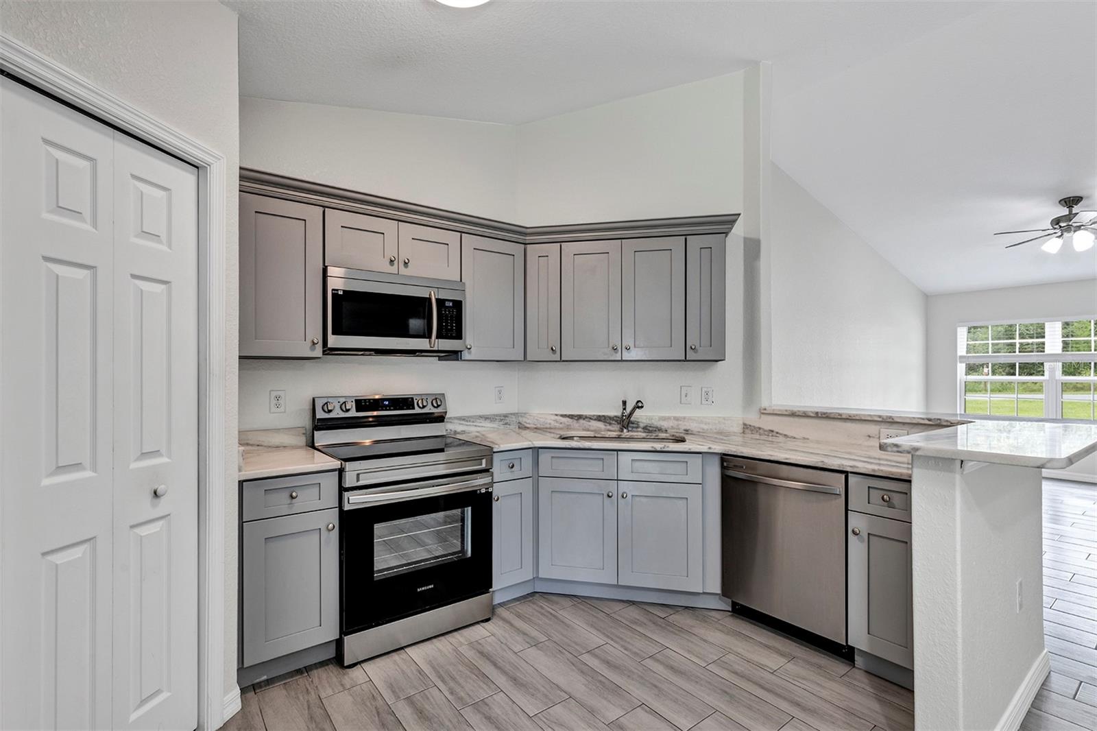 BELLEVIEWS SUNNY SKIES SUB - Residential