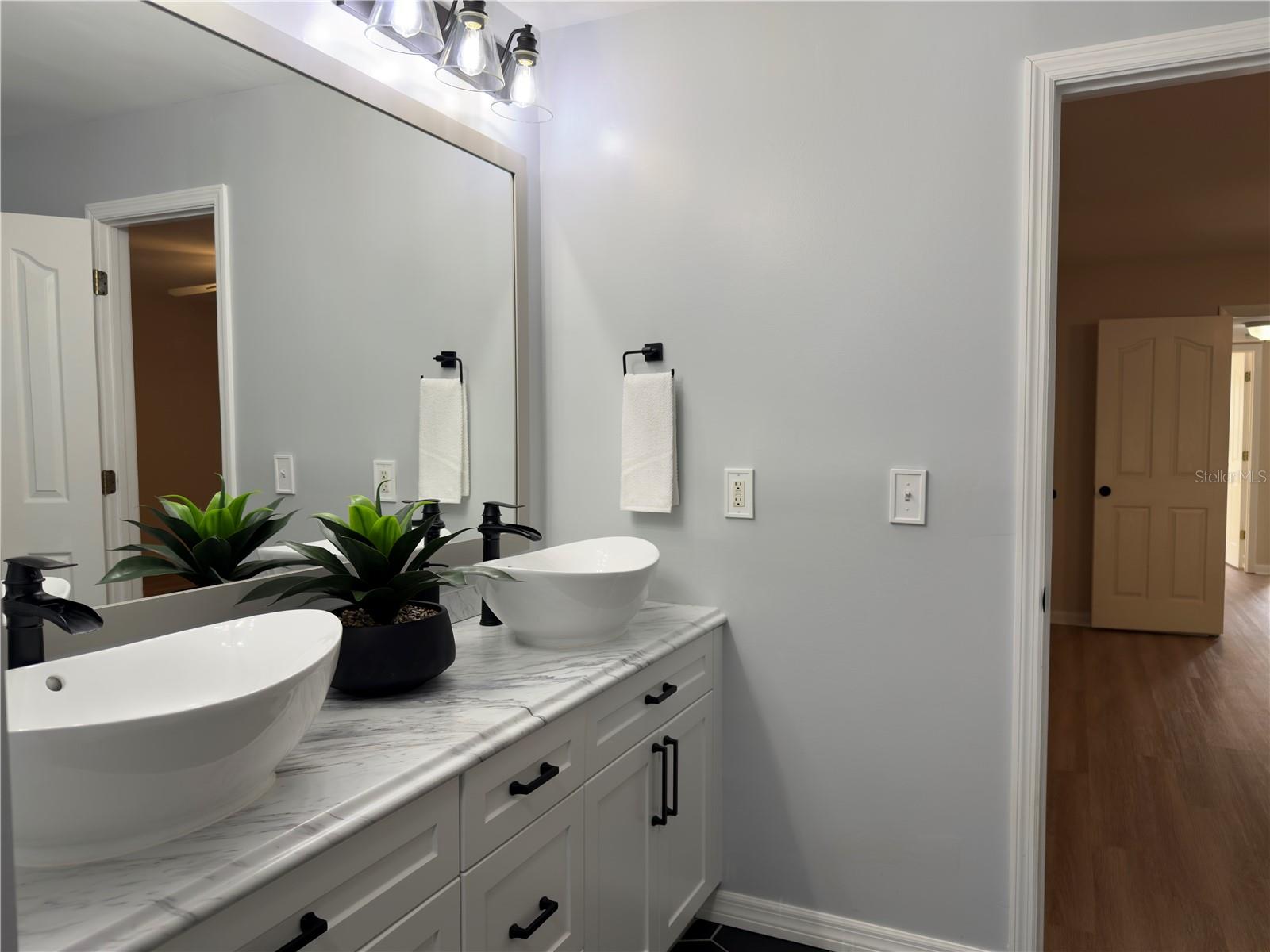 CRICKET CLUB CONDO - Residential