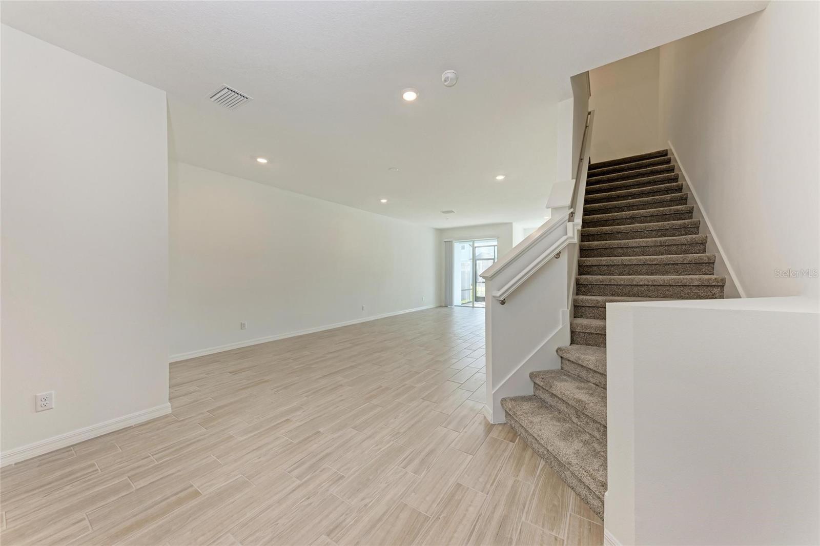 SIENNA PARK TOWNHOMES AT UNIVERSITY - Residential Lease