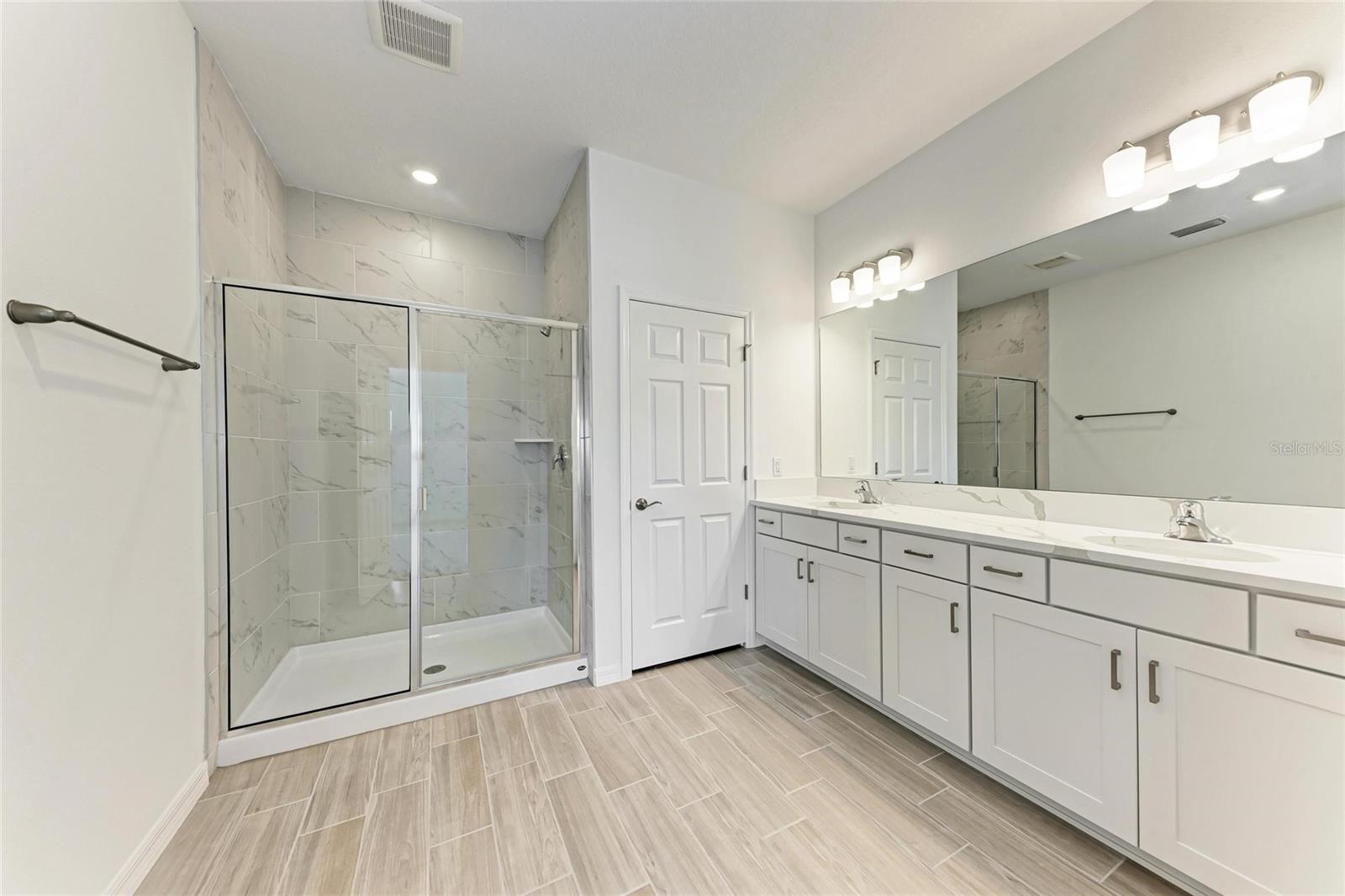 SIENNA PARK TOWNHOMES AT UNIVERSITY - Residential Lease
