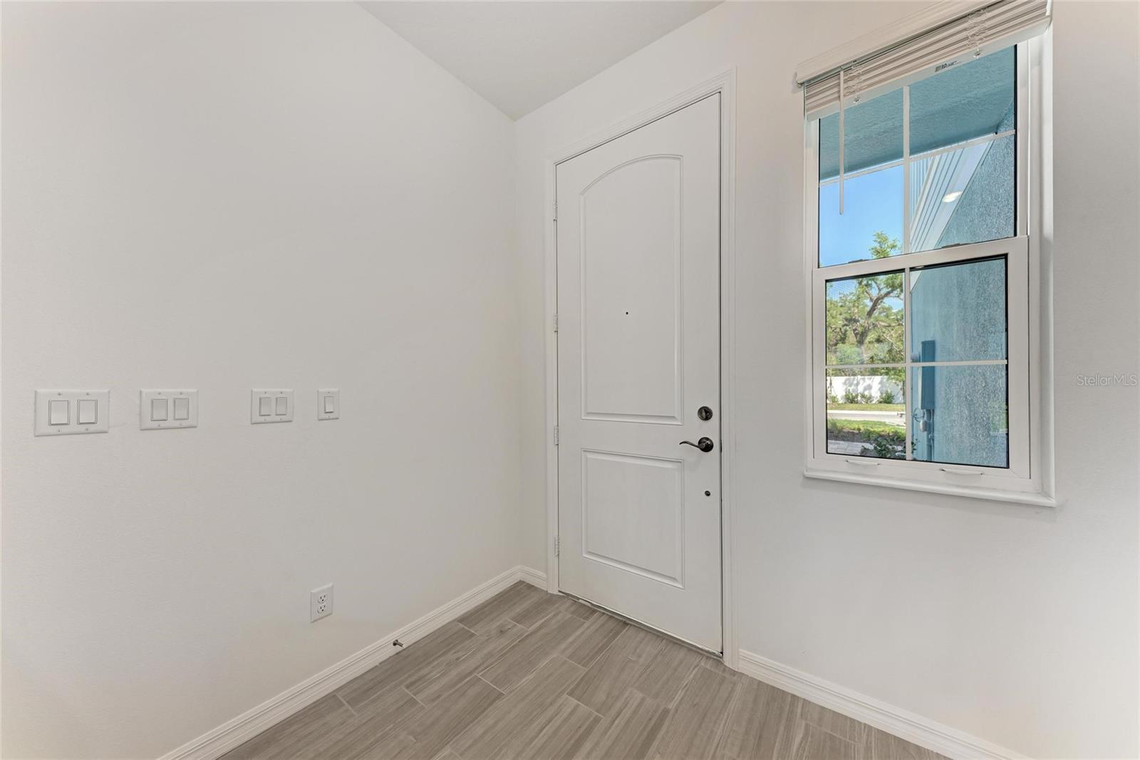 SIENNA PARK TOWNHOMES AT UNIVERSITY - Residential Lease