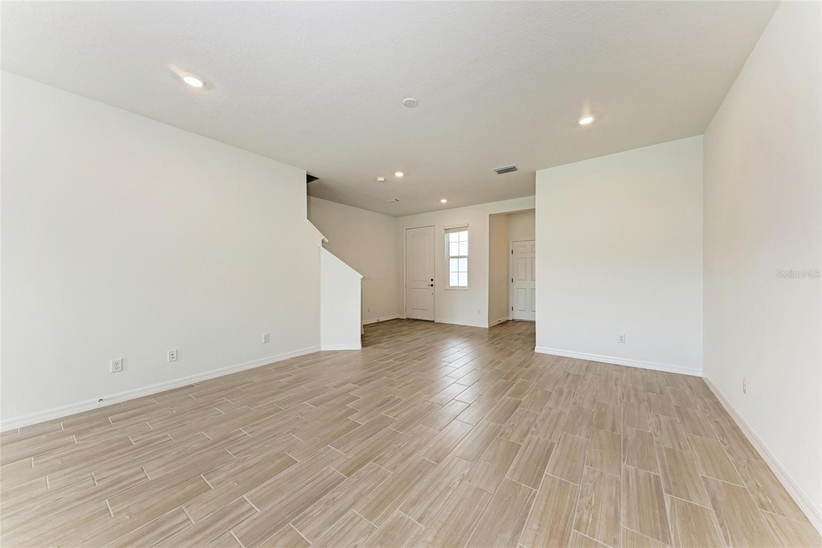 SIENNA PARK TOWNHOMES AT UNIVERSITY - Residential Lease