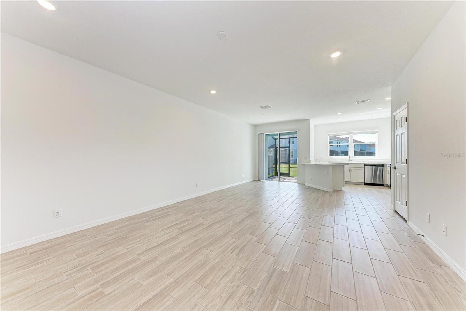 SIENNA PARK TOWNHOMES AT UNIVERSITY - Residential Lease