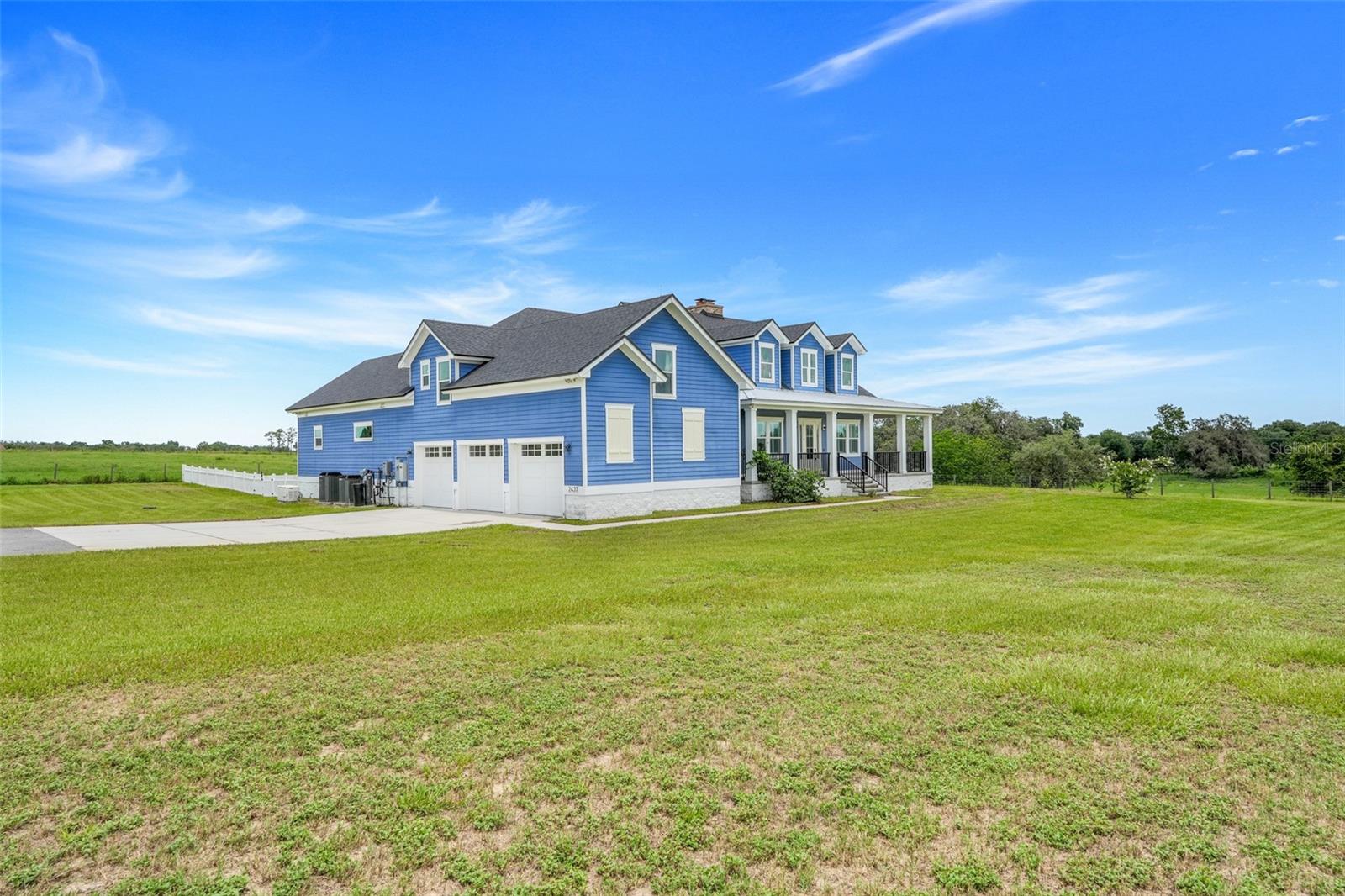 2437 BAY LAKE LOOP
