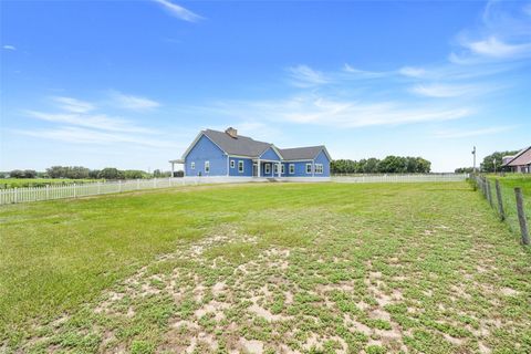 Tiny photo for 2437 Bay Lake Loop, Groveland, FL 34736 (MLS # G5090550)