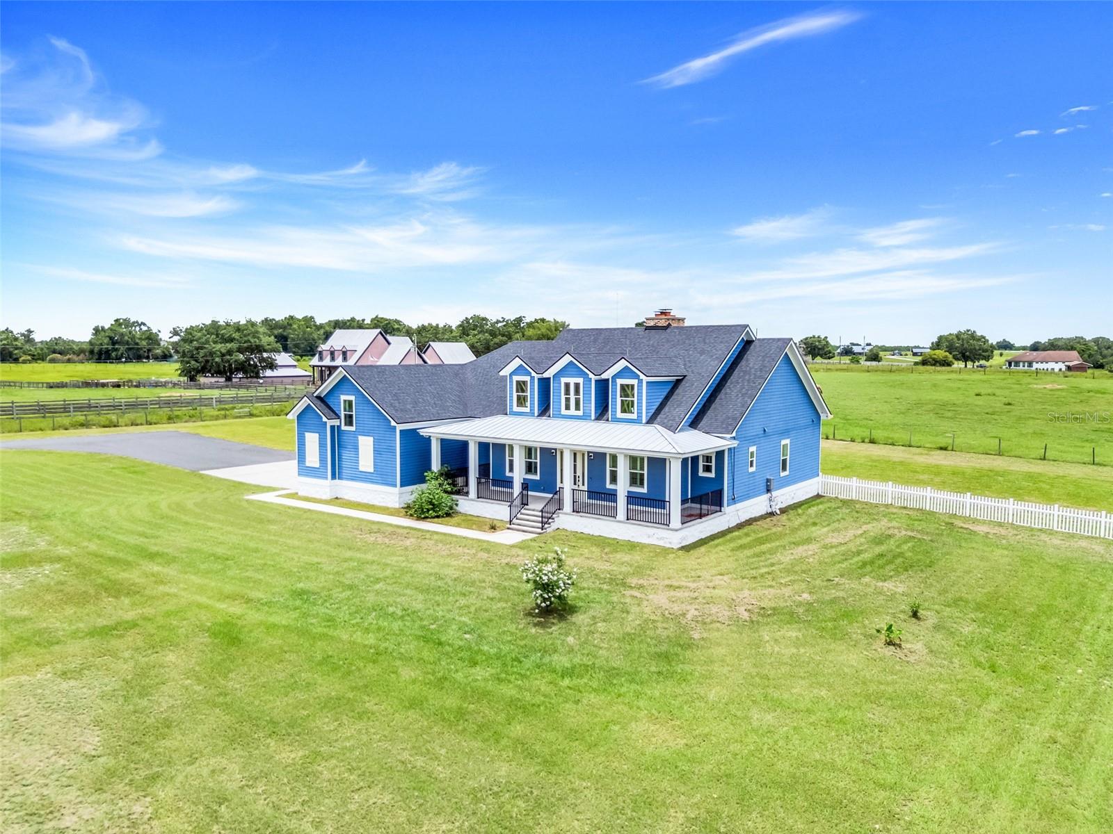 2437 BAY LAKE LOOP