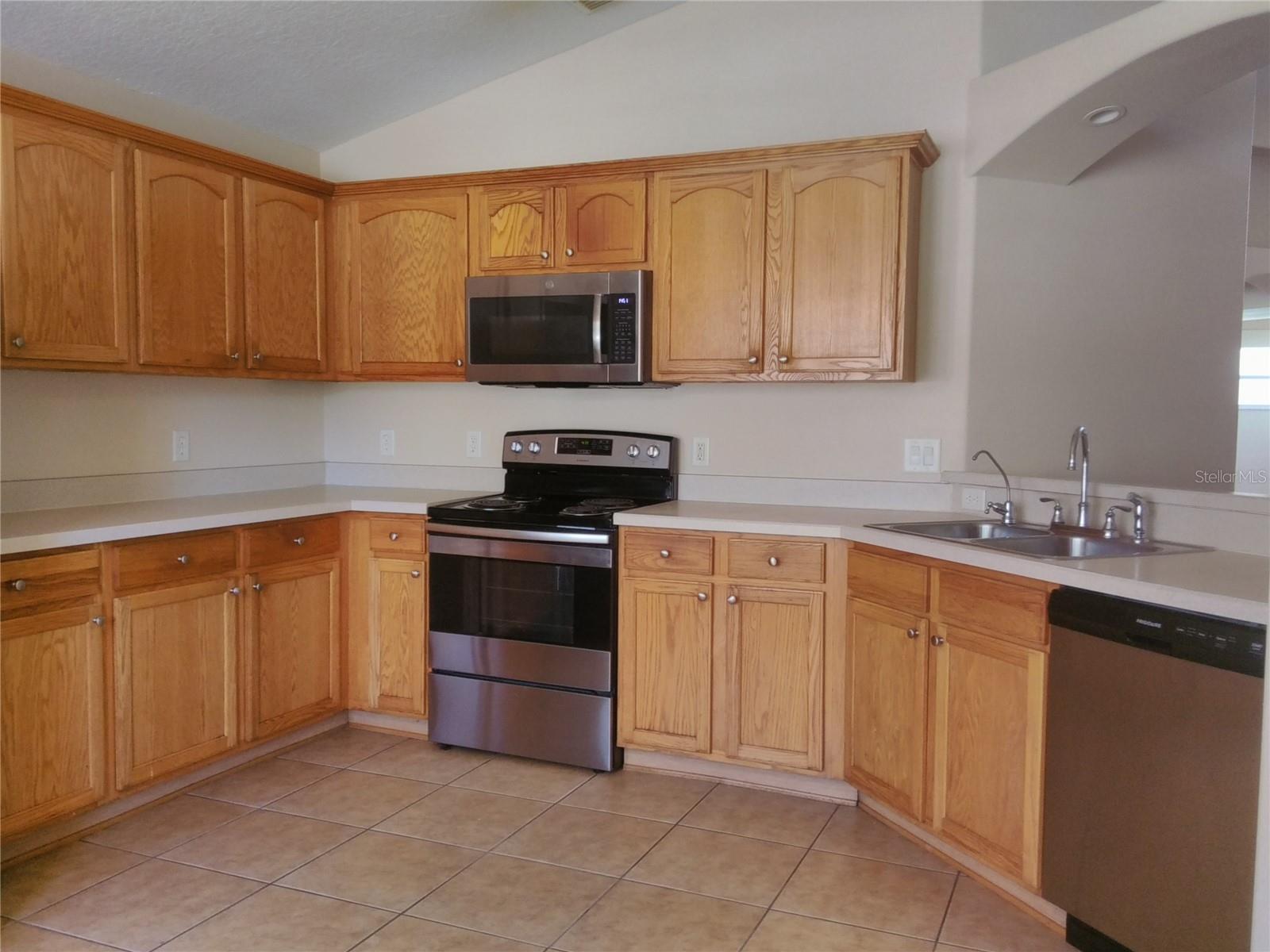 ARBOR RIDGE UNIT 03 - Residential Lease