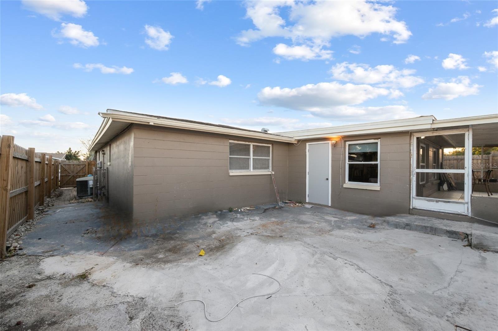 LA VILLA GARDENS - Residential