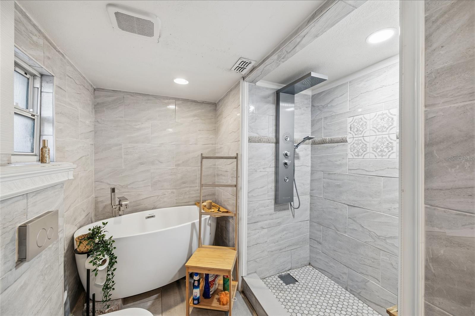 LA VILLA GARDENS - Residential