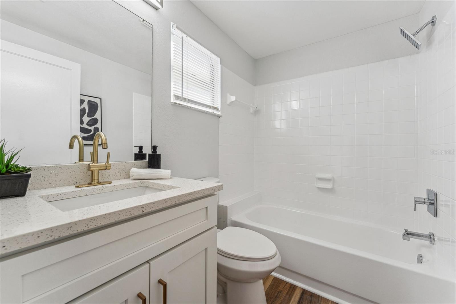 4SU | KELLY'S ALICE SUBDIVISION - Residential