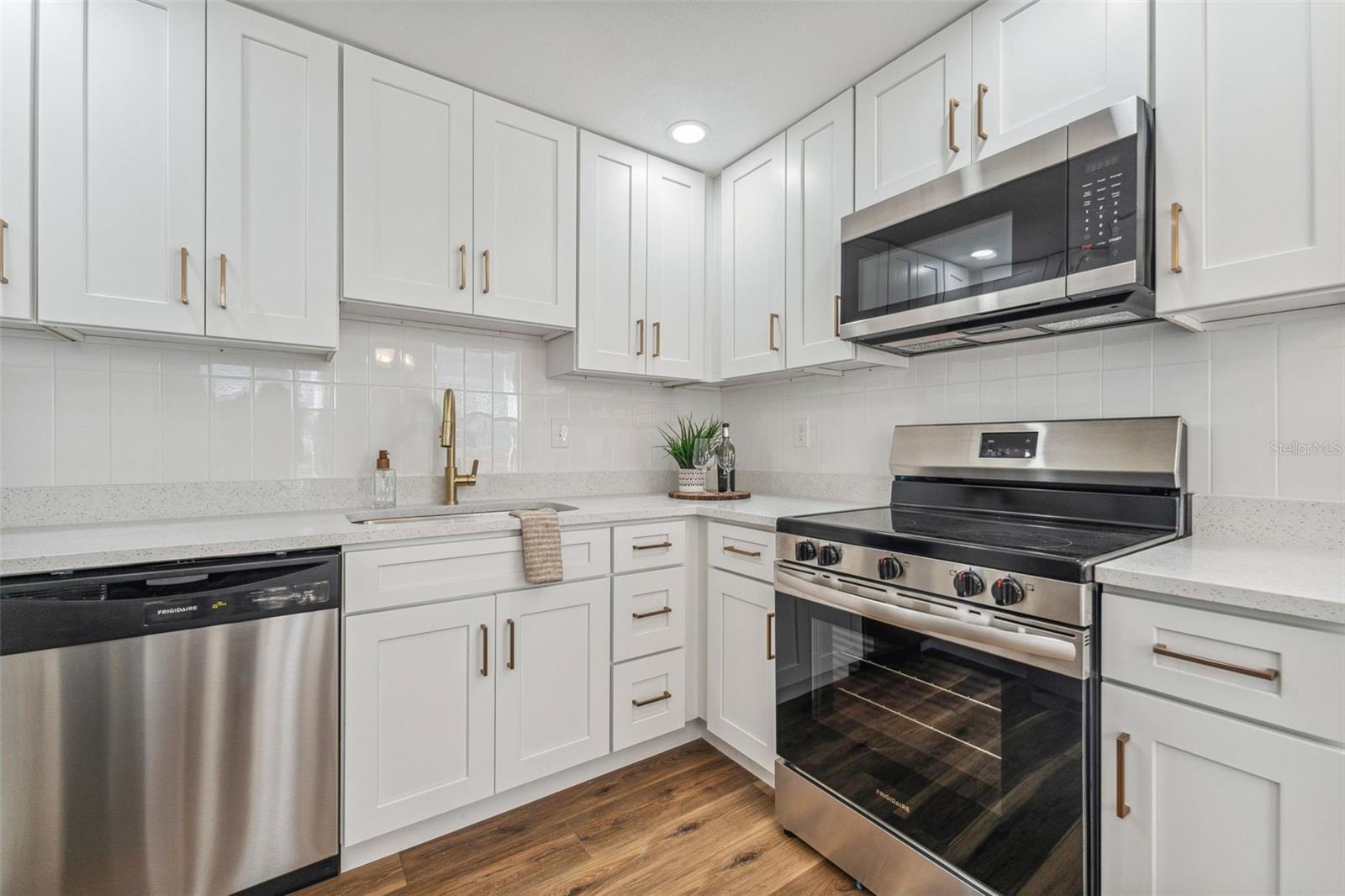 4SU | KELLY'S ALICE SUBDIVISION - Residential