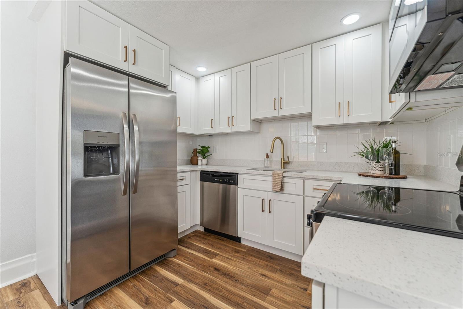 4SU | KELLY'S ALICE SUBDIVISION - Residential