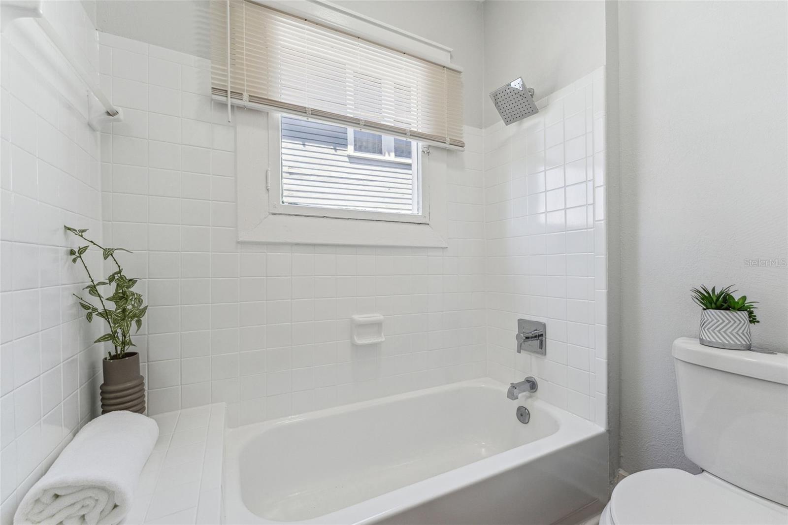 4SU | KELLY'S ALICE SUBDIVISION - Residential