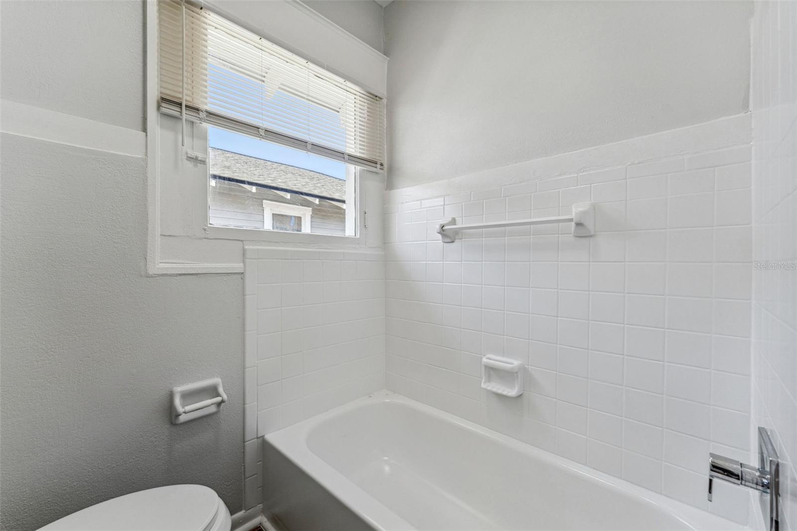 4SU | KELLY'S ALICE SUBDIVISION - Residential