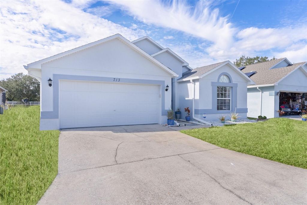 Photo of 713 Saddle Ridge Drive, Davenport, FL 33896 (MLS # G5106101)