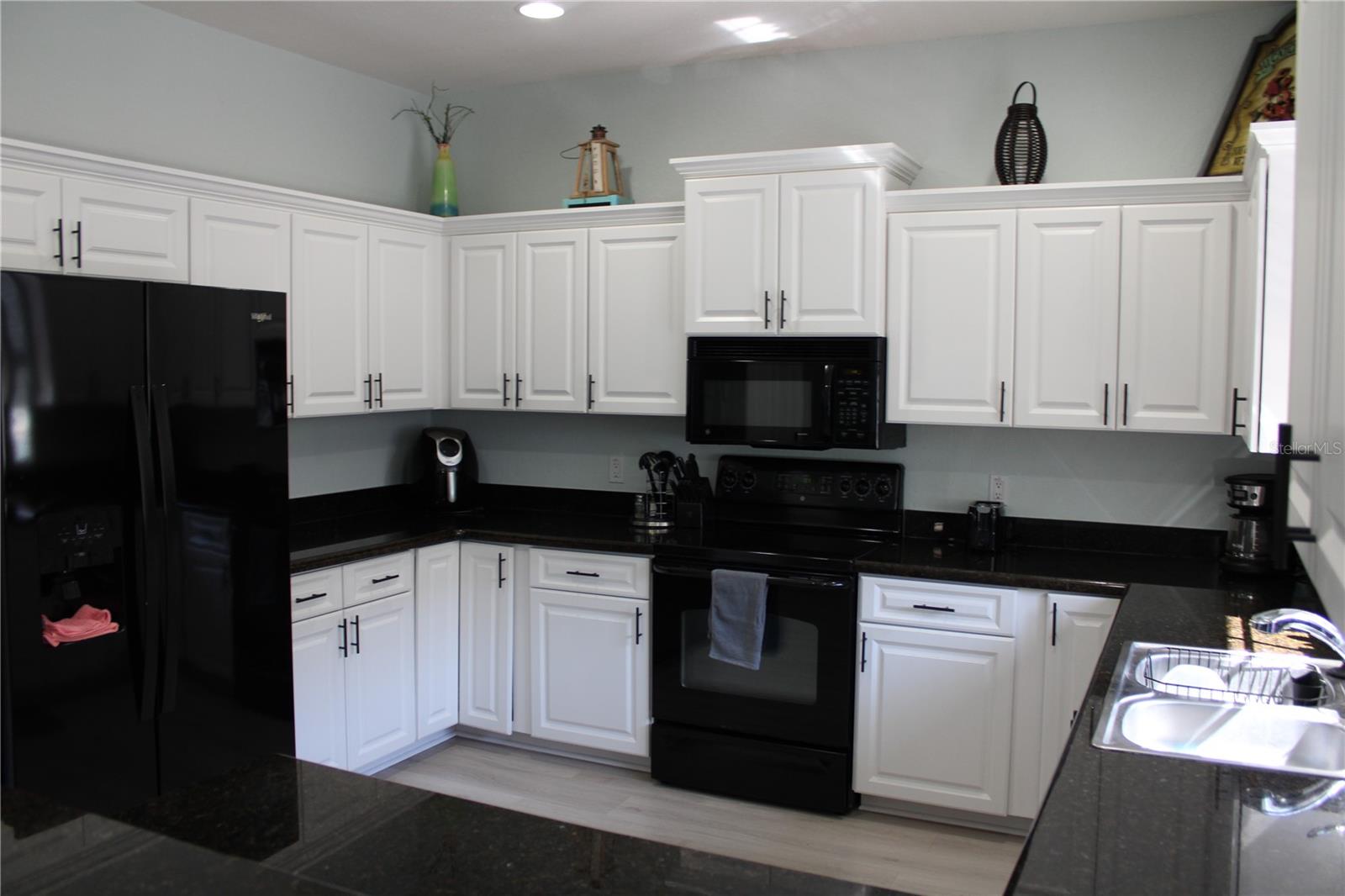 RIVERBAY TWNHMS PH THREE - Residential Lease