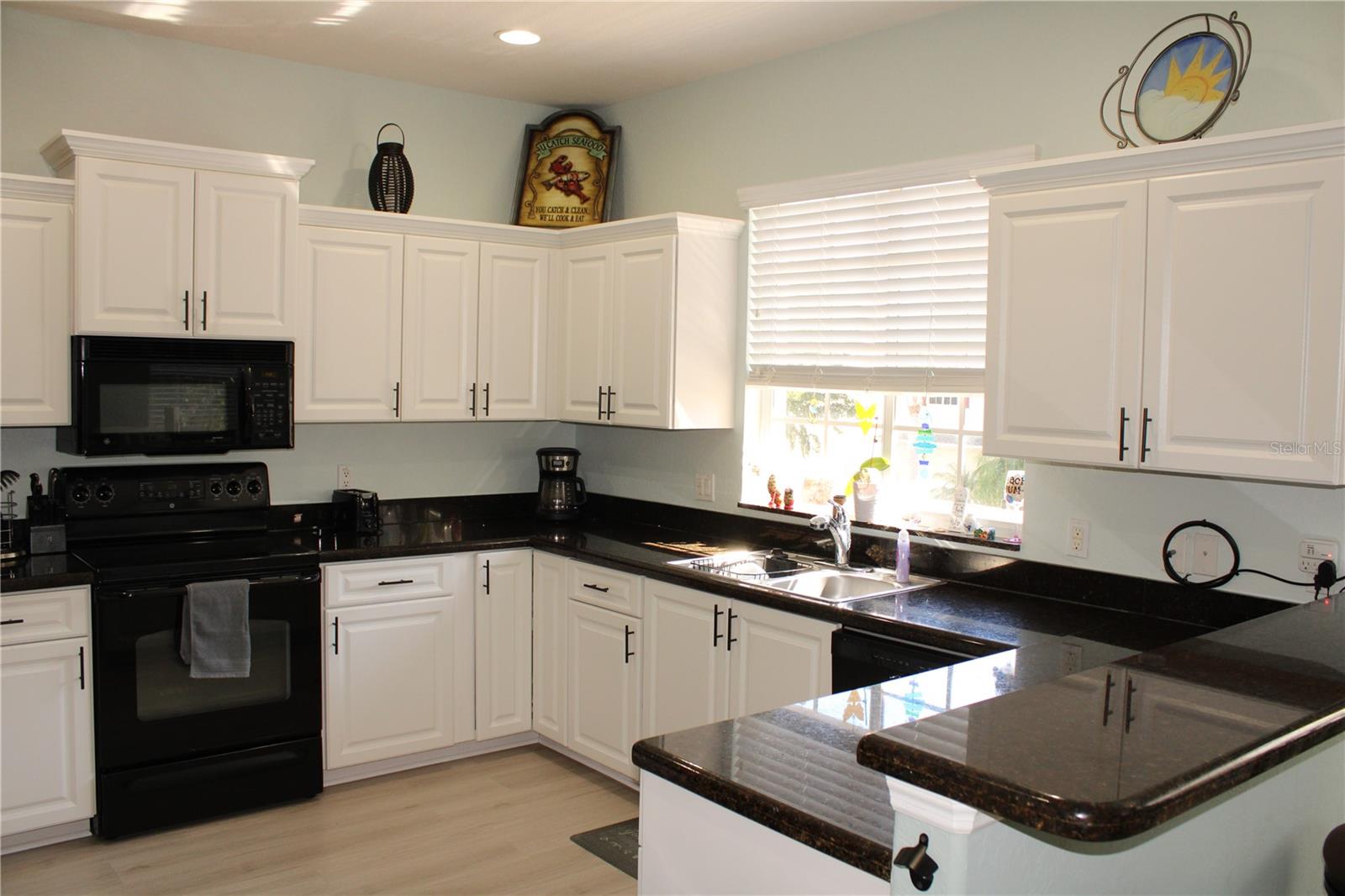 RIVERBAY TWNHMS PH THREE - Residential Lease