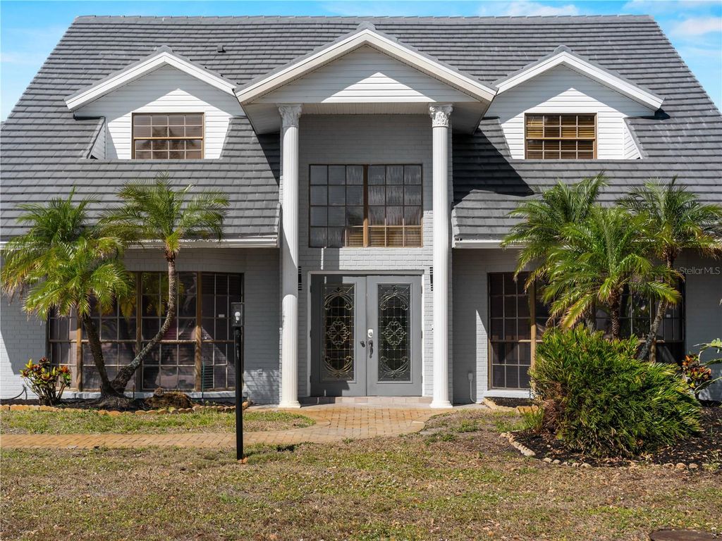 Photo of 318 Oakwood Circle, Englewood, FL 34223 (MLS # N6142067)