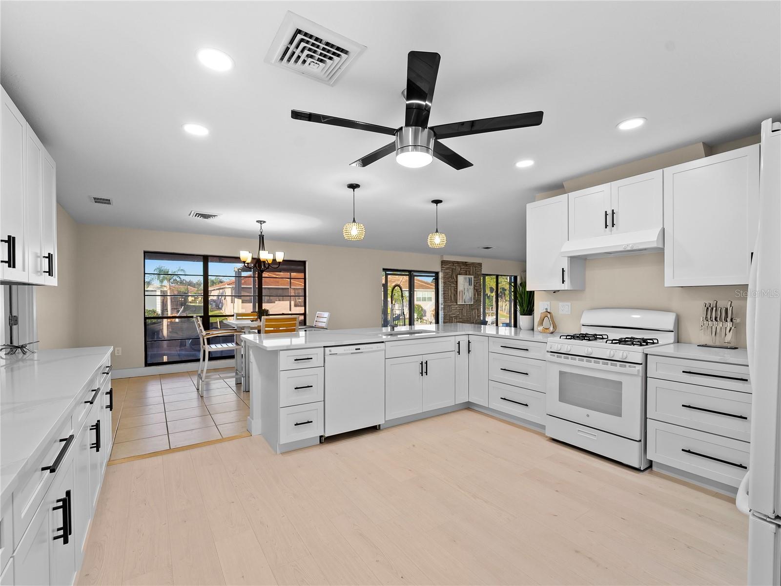 ENGLEWOOD ISLES SUB - Residential