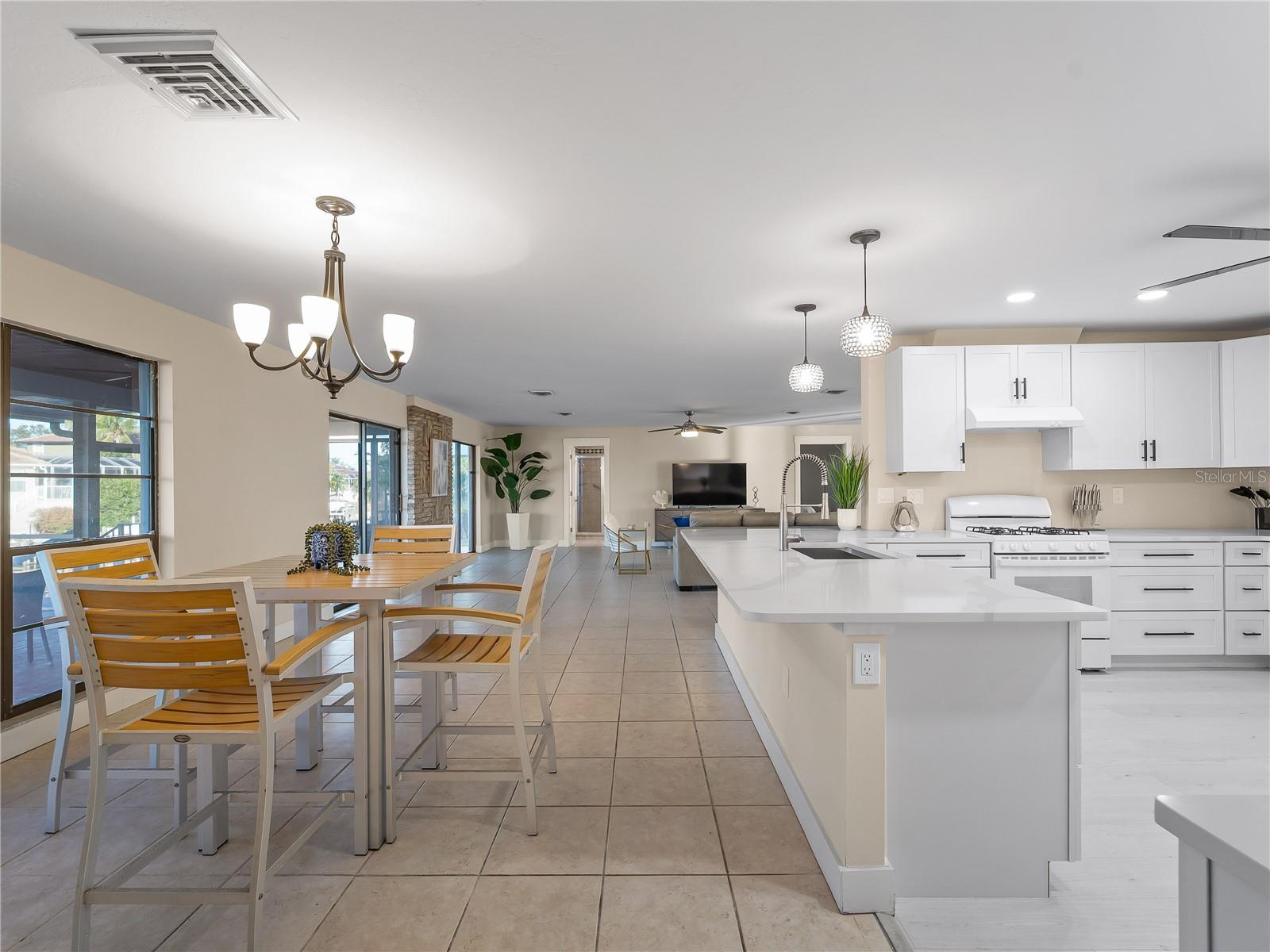 ENGLEWOOD ISLES SUB - Residential