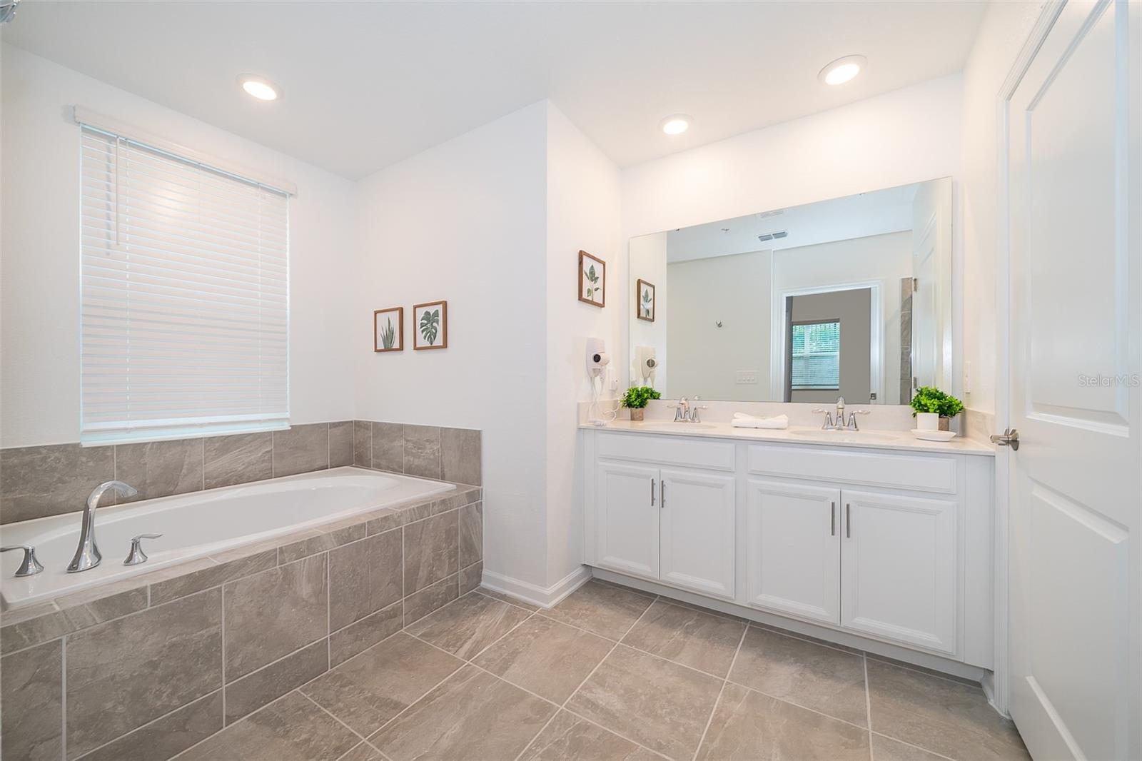 CHAMPIONSGATE CONDO 4 PH 22 & 23 - Residential Lease