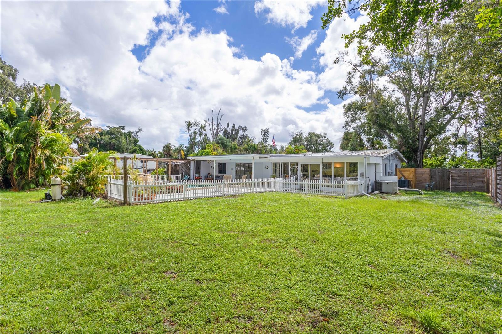 SHADY OAKS - Residential