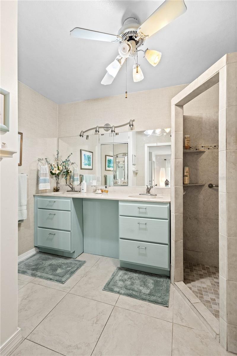 SHADY OAKS - Residential