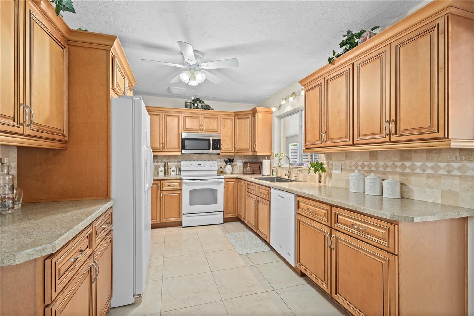 SHADY OAKS - Residential