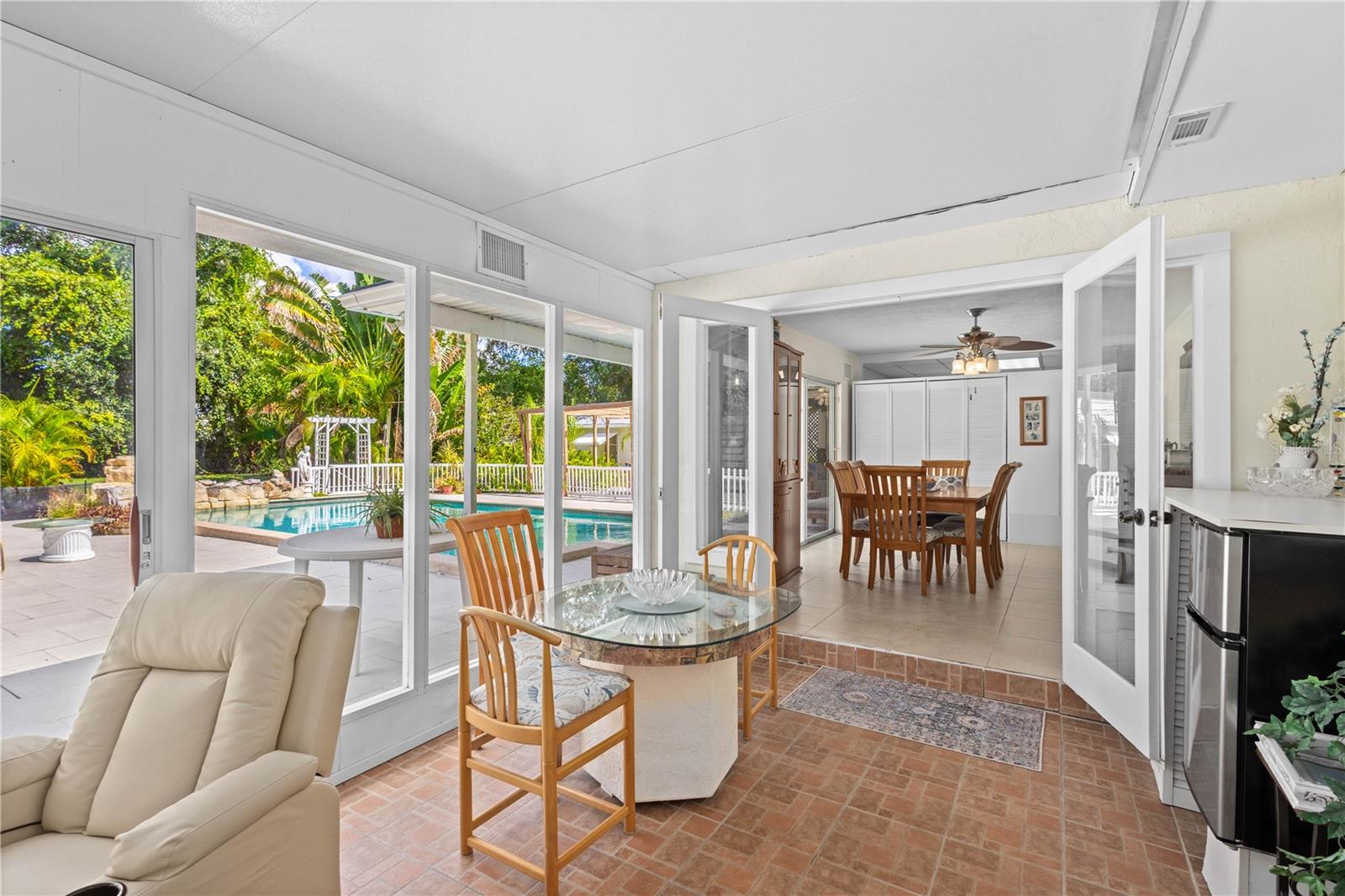 SHADY OAKS - Residential