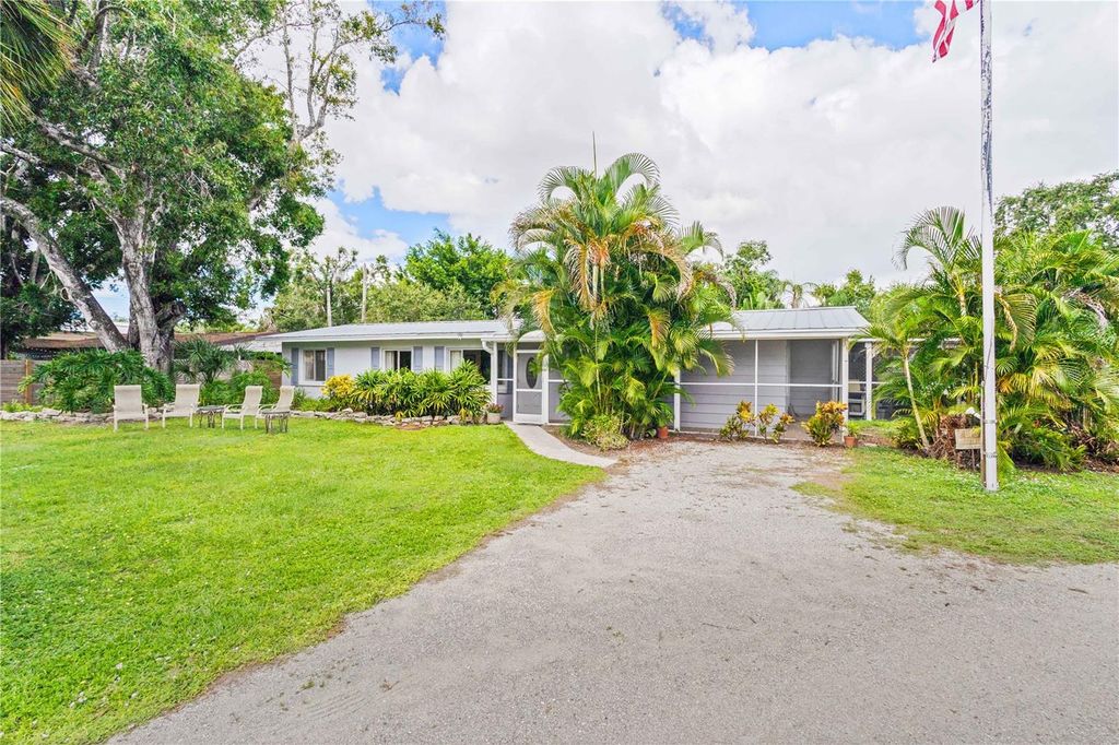 Photo of 4429 Hicks Street, Sarasota, FL 34233 (MLS # A4667968)