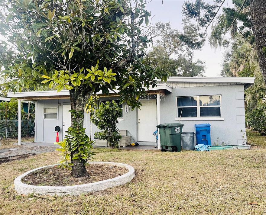 Large corner lot conveniently located close to US 301, I75, and SR 64. There is ample space for your toys or garden in the fenced yard. A short drive to the beautiful beaches Bradenton has to offer. Minutes away from Riverwalk, and Downtown Bradenton.