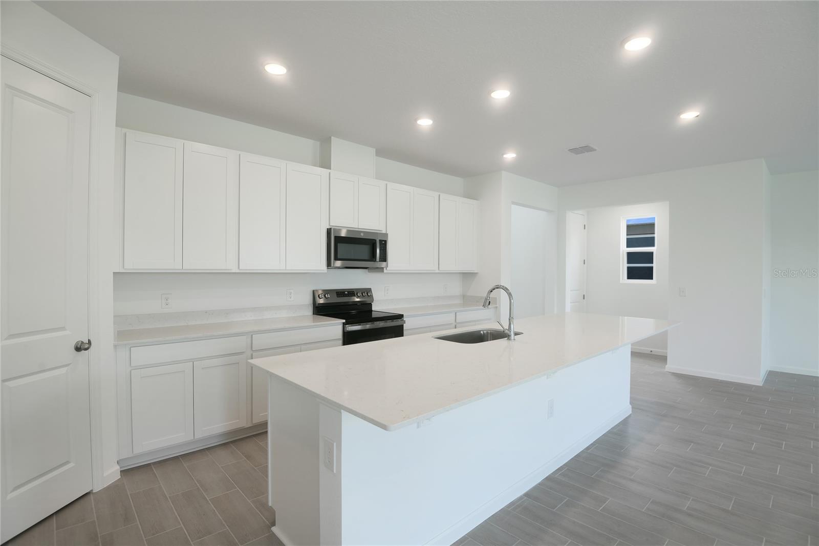 SEASONS AT MAGNOLIA POINTE - Residential